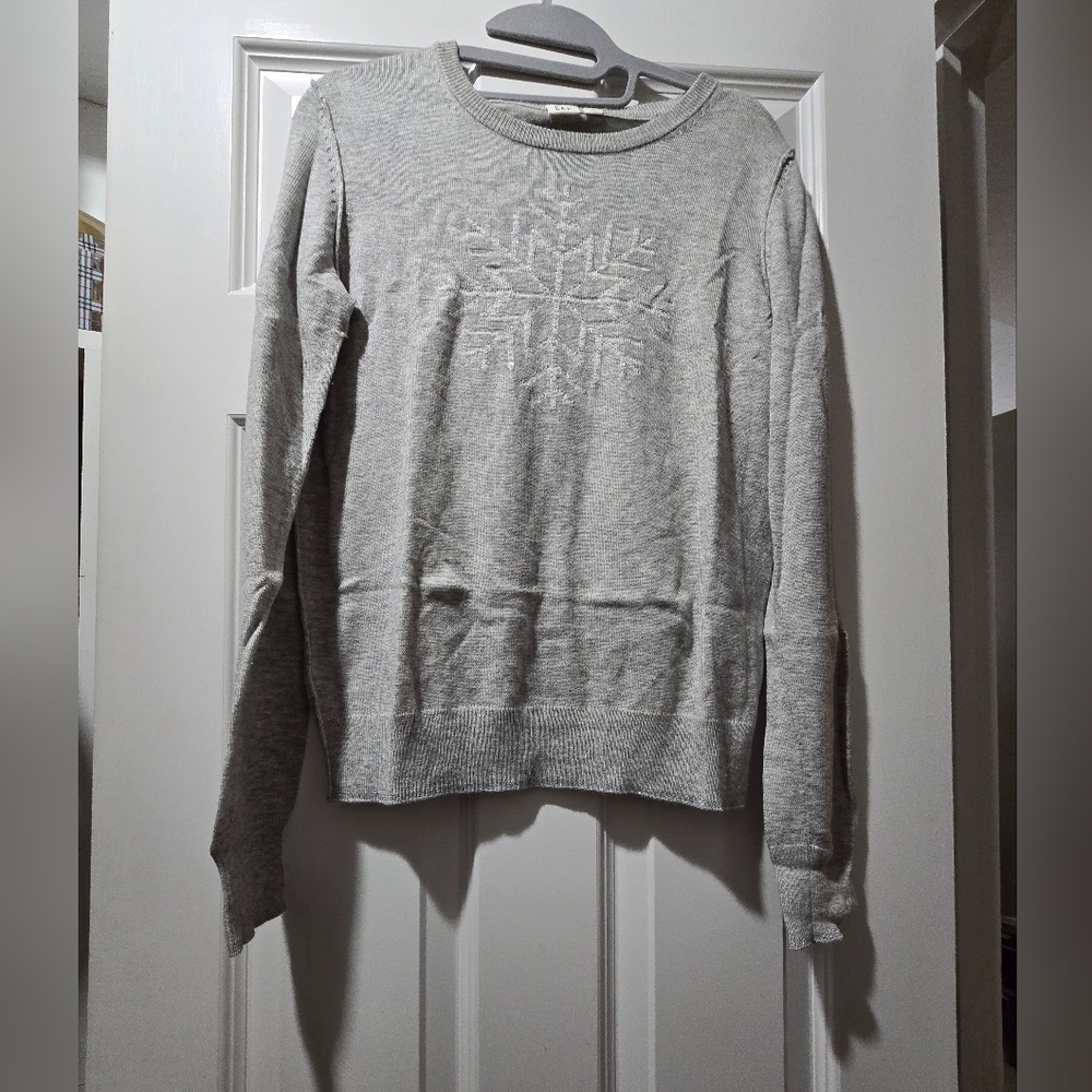 GAP Light Gray Knit Sweater With Snowflake.
